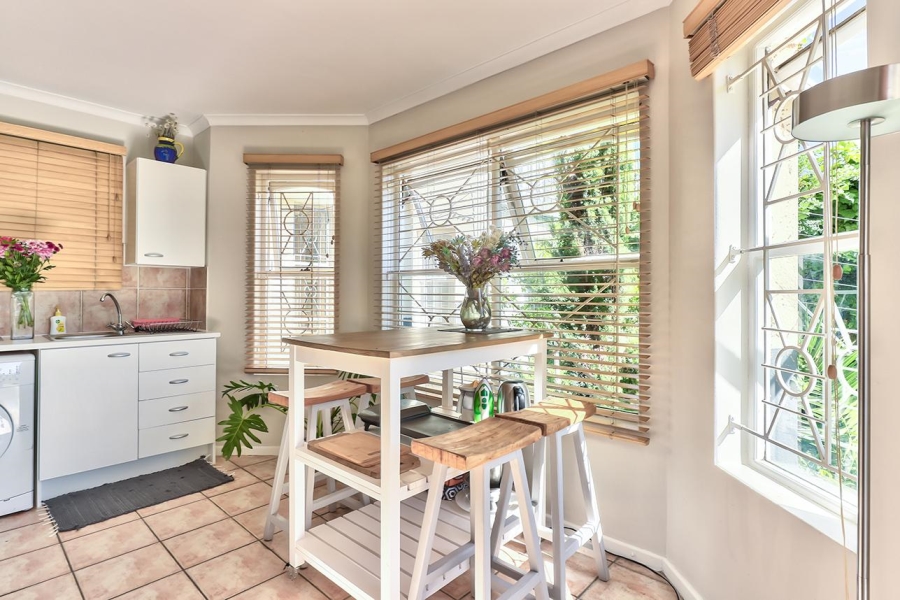1 Bedroom Property for Sale in Vredehoek Western Cape